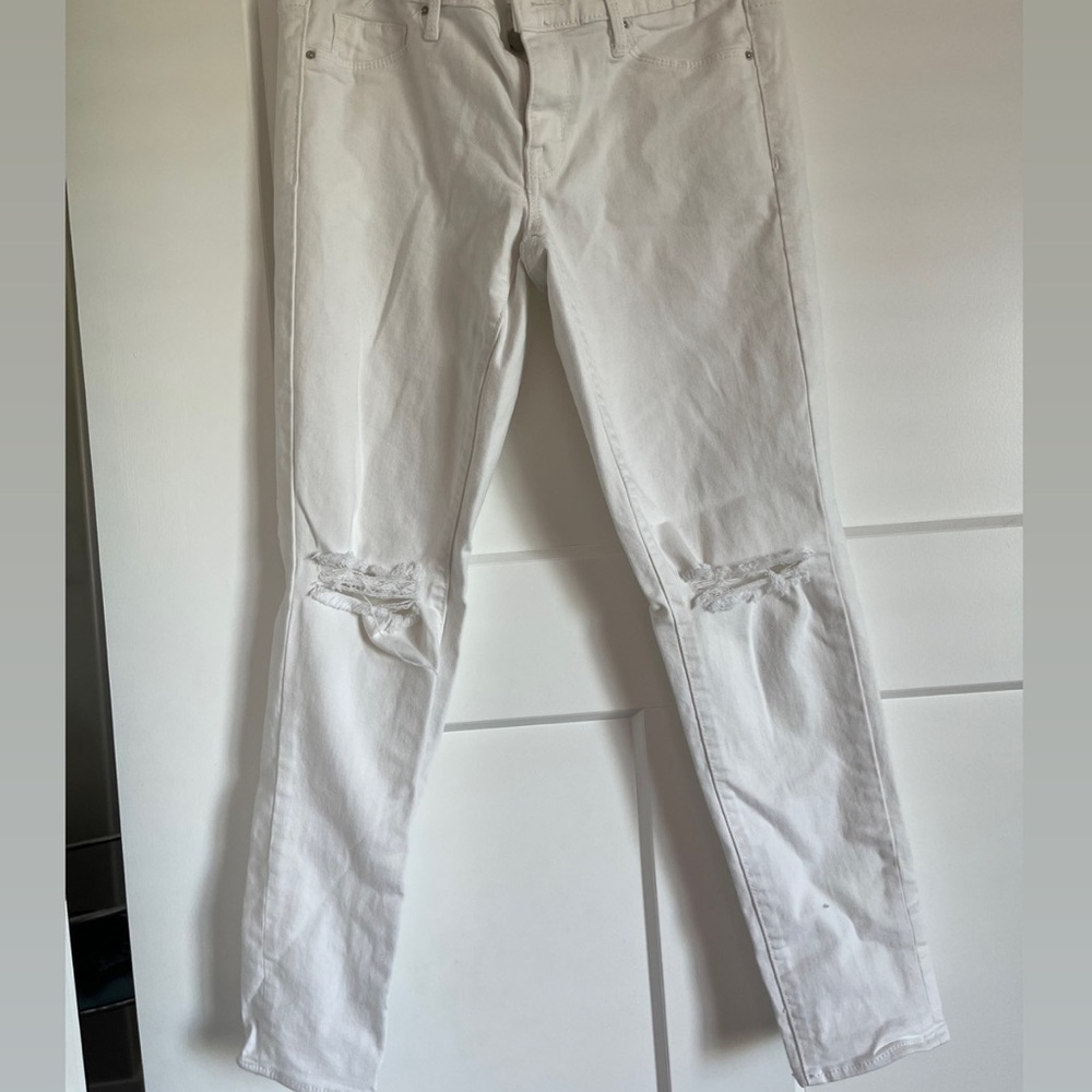 White skinny jeans ripped knees